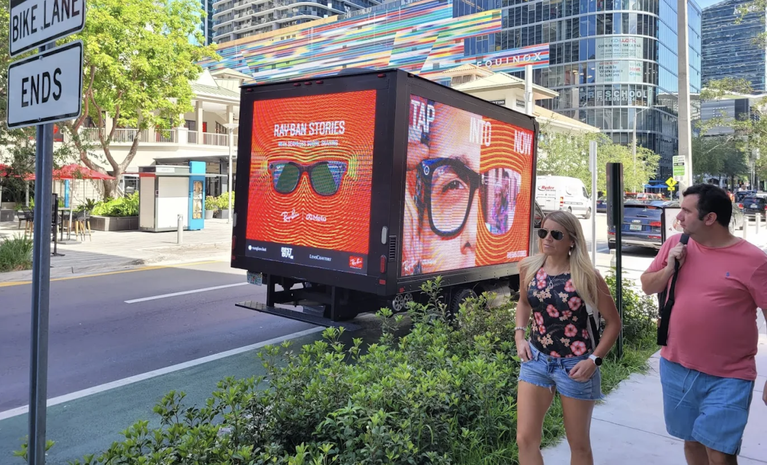 Benefits of DOOH Advertising Compared to Traditional Media